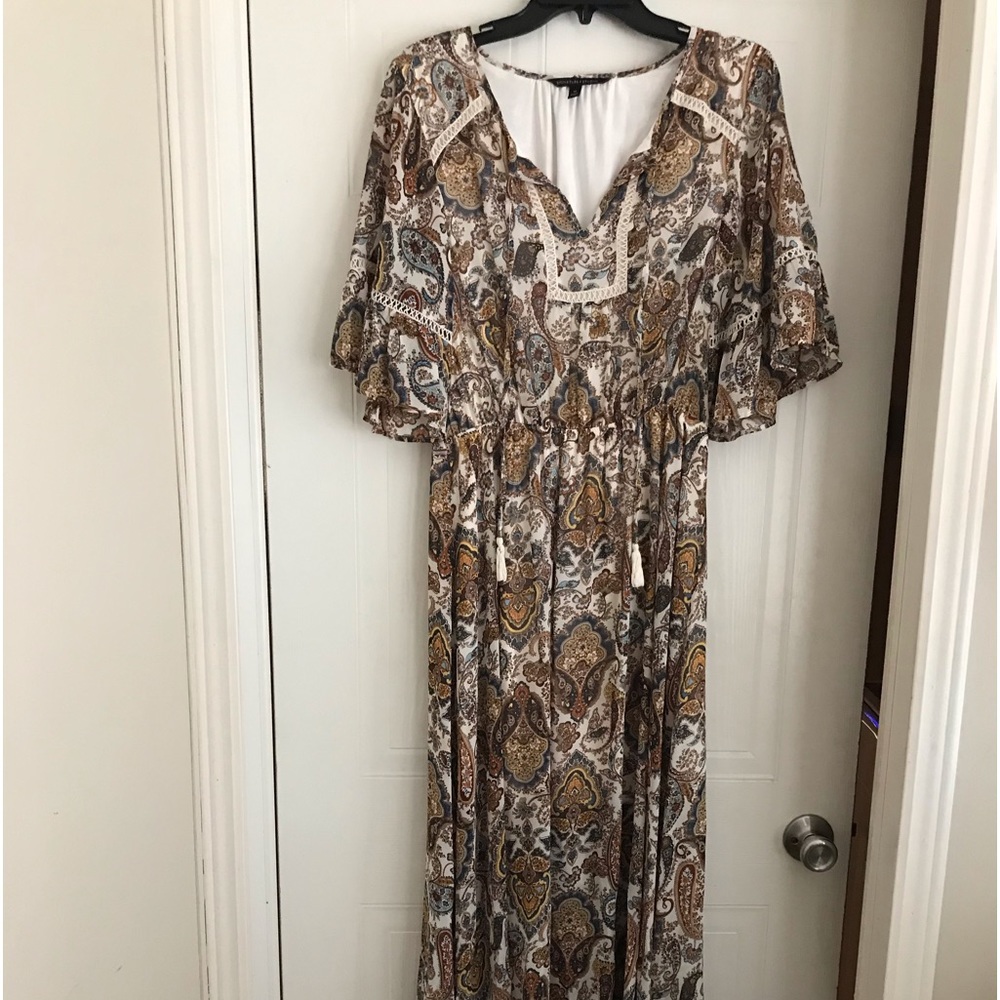 Signature dress tan and brown paisley, tall girl friendly size medium.